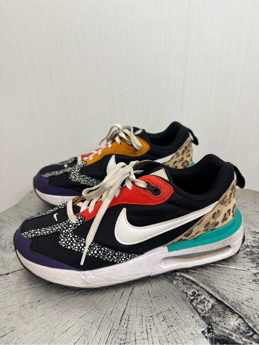 Nike Air Max Dawn SE Black Safari Animal. Size 8!
